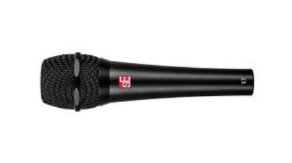 sE Electronics V7 Black dynamic supercardioid vocal microphone with all-black finish and red logo